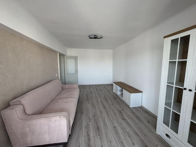 Apartament cu 4 camere decomandat în Tudor