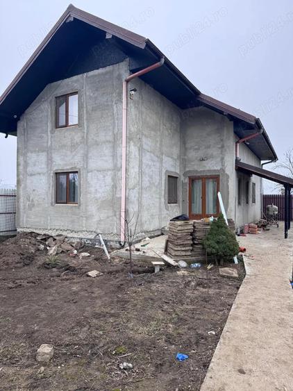 De vanzare casa spa?ioasa cu curte - 1