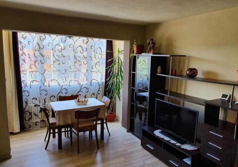 Apartament cu 3 camere în Cetate