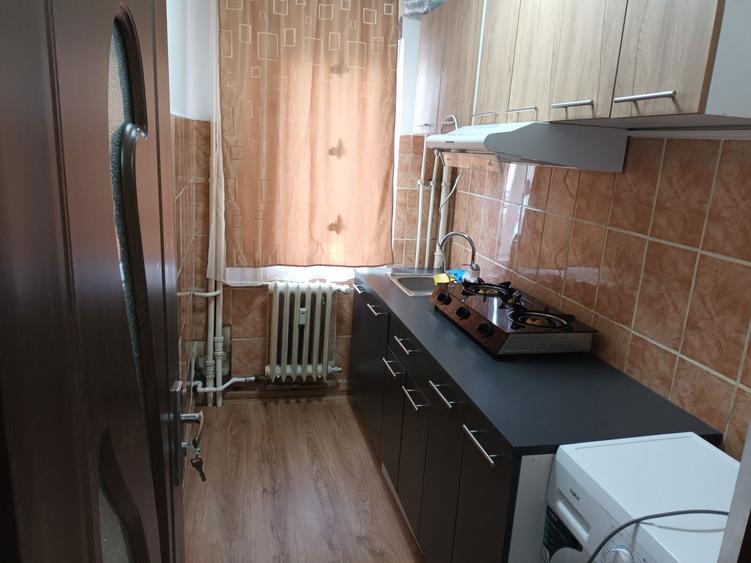 Inchiriez apartament cu trei camere - 3