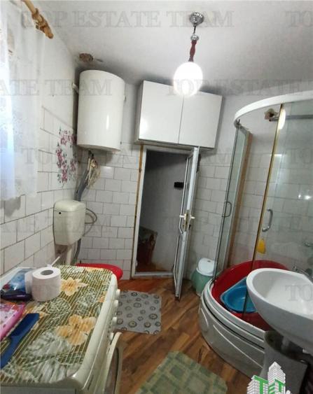 Casa, gradina si curte intr - un peisaj de poveste, aici in - 34