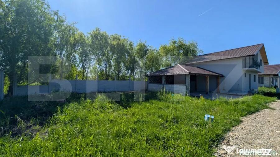 Casă cu 4 camere cu Teren 400 Mp în Lazuri
