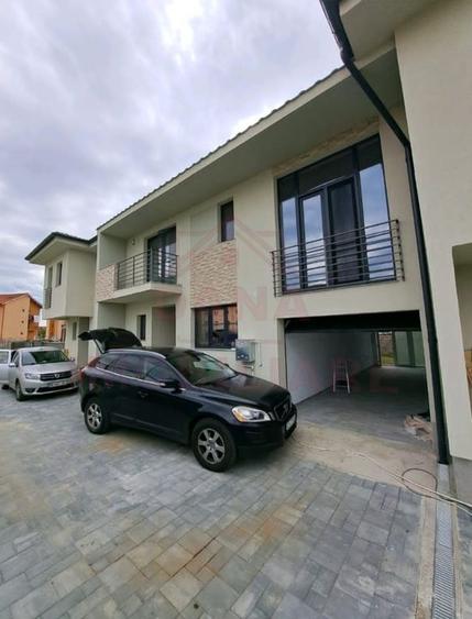 VILĂ TIP TRIPLEX/ LA CHEIE/ &Icirc;N CARANSEBEȘ/,JUD.C-S COMISION 0% - 4