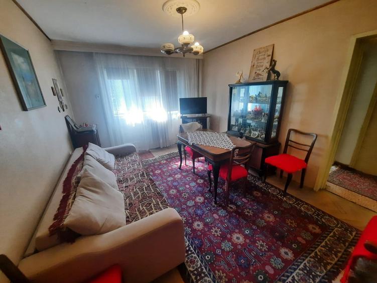 Apartament cu 3 camere, etajul 1/4, zona Tatarasi - 3