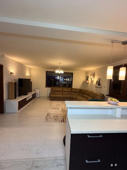 Casă individuală cu 5 camere cu Teren 600 Mp în Fundeni