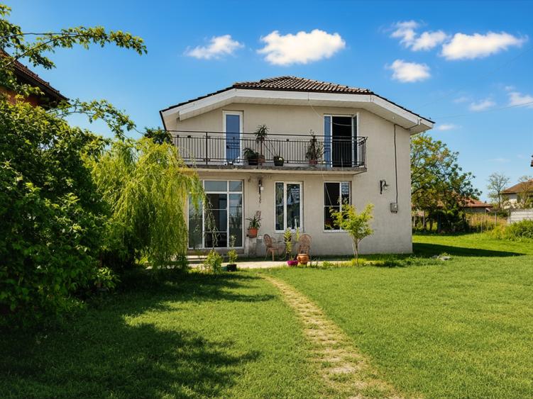 Casă individuală cu 6 camere cu Canalizare în Valu lui Traian