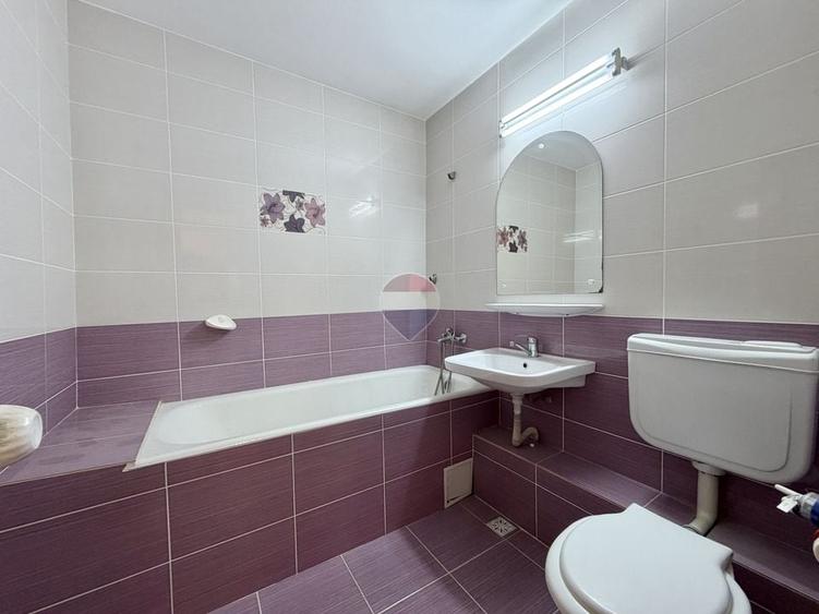 Apartament cu 3 camere semidecomandat în Iancului