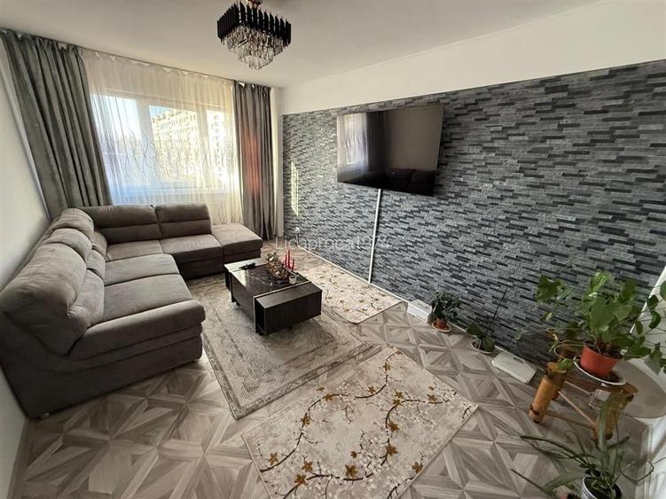 Ap 3 cam decomandat, mobilat Podu Ros,  Palas-Centru