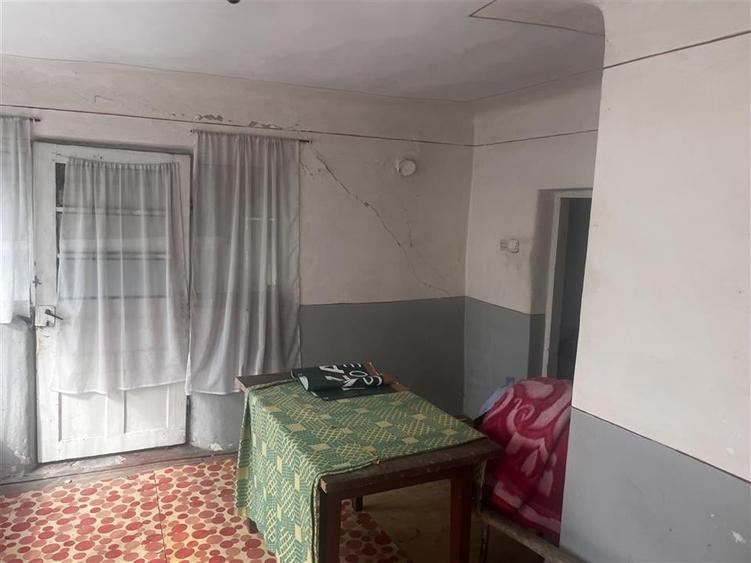 Oportunitate unica  Casa + 2.300 /? teren, deschidere DN1 - 6