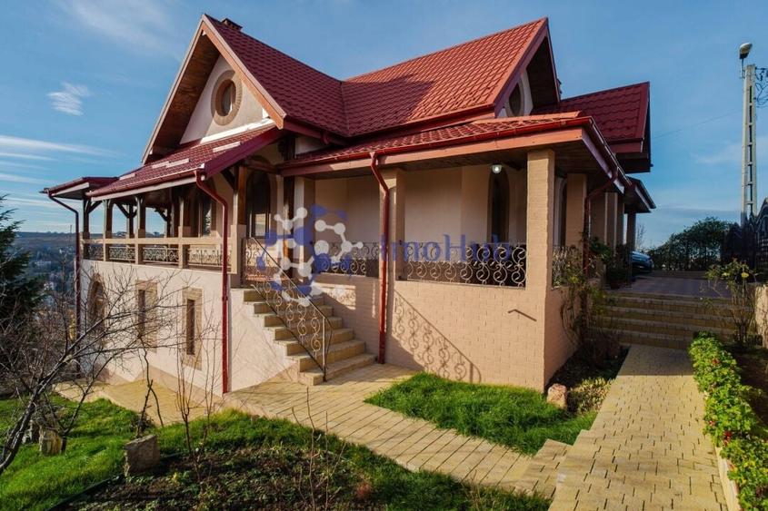 Villa Zona Bucium-Plopii Fara Sot ( pretabila si comercial) POTENTIAL RIDICAT - 2