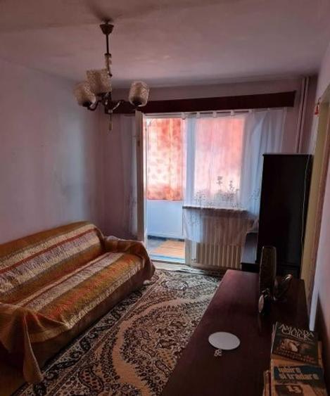 ► Scoala 8 - 3 Camere semiDecomandate Su=45m² Etaj 2 - 1