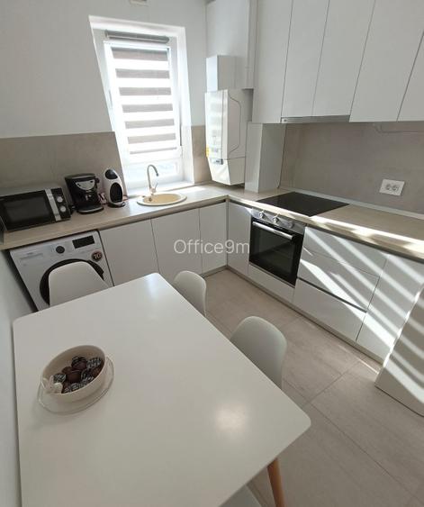 Mall Coresi - apartament 2 camere decomandat - luminos -  boxă - parcare