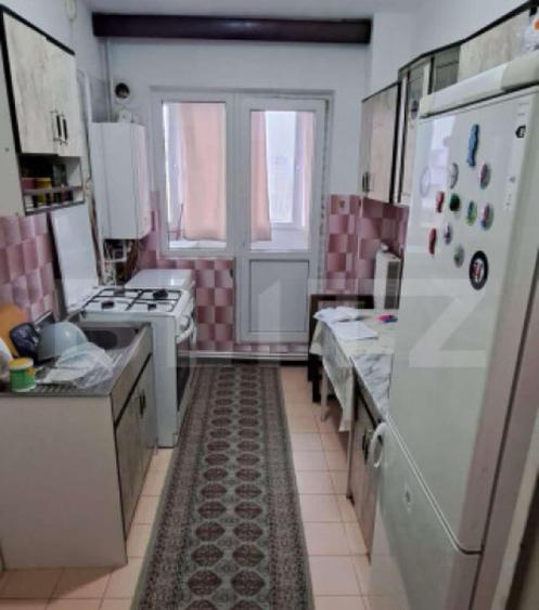 Apartament de inchiriat, cu 3 camere, zona Bd.Independentei - 17