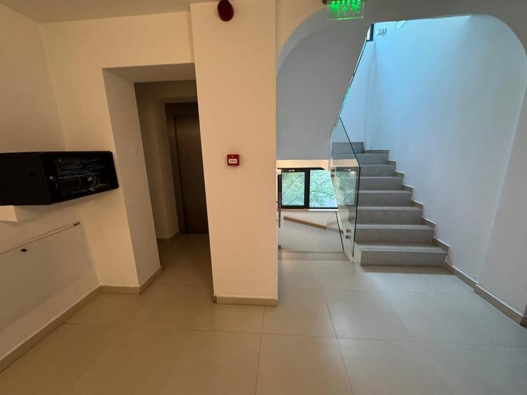 Inchiriere camera 28mp cladire de birouri D+P+3+M lift Titulescu Piata Victoriei - 5