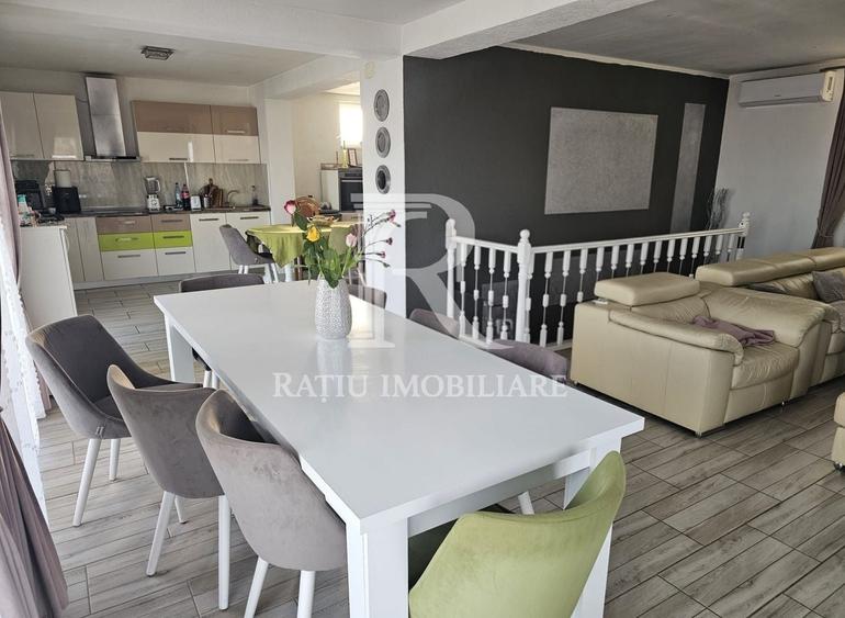 Casă cu 5 camere cu Piscina în Călugareni