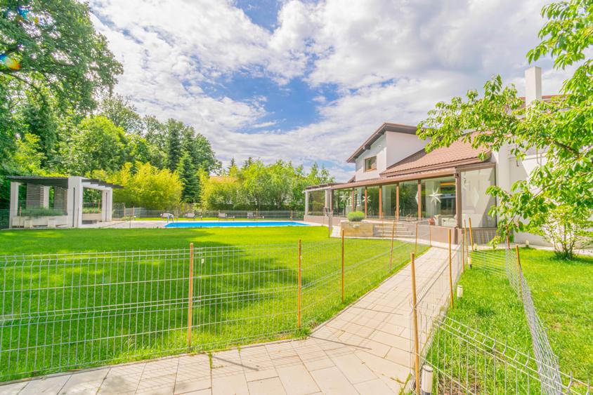 Casă individuală cu 5 camere cu Piscina în Corbeanca