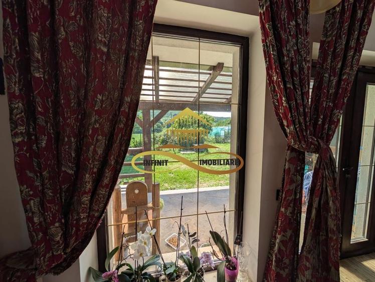 Casă &icirc;n Traian, poziție excelentă! - 15