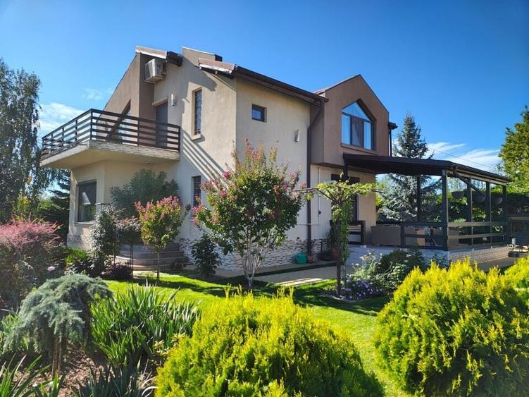 TARGOVISTE-PRISEACA vila spatioasa, garaj, teren 1000 mp - 1