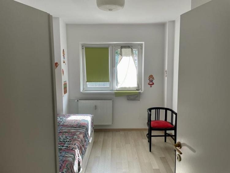 Inchiriez apartament 3 camere Teiul Doamnei - 1