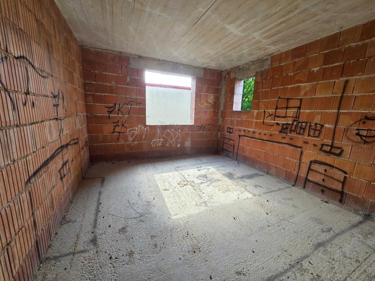 Casă cu 4 camere în Sânmartin