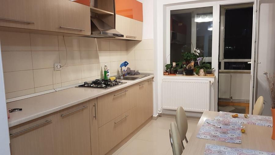 Apartament cu 3 camere semidecomandat în Central