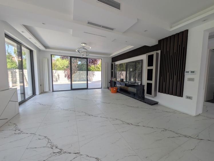 Casă individuală cu 10 camere cu Canalizare în Iancu Nicolae