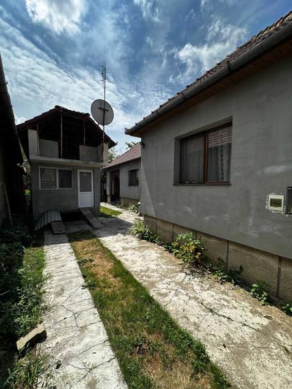 Casă cu 4 camere în Pericei