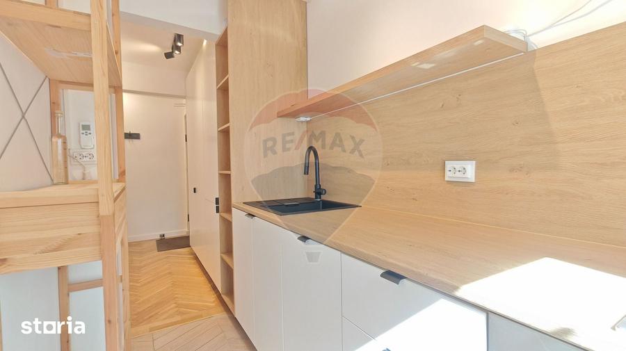 Apartament cu 2 camere semidecomandat în Tei
