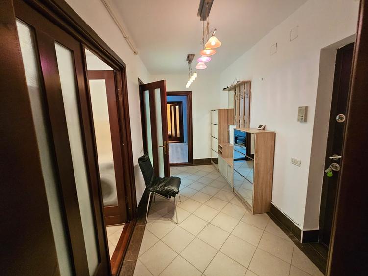 Apartament cu 3 camere decomandat în Ultracentral
