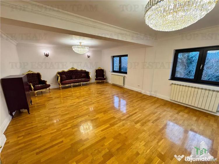 Casă cu 7 camere cu Teren 300 Mp în Iancu Nicolae