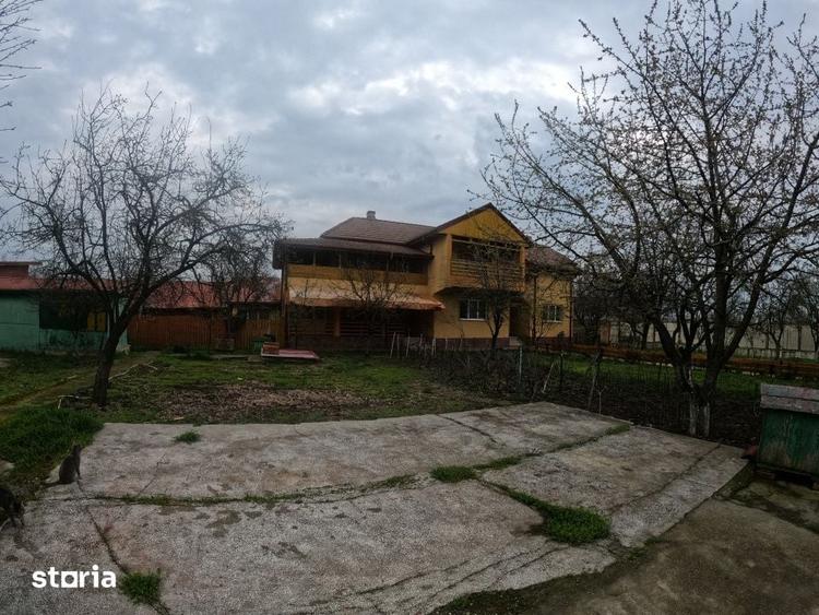 Casă cu 6 camere cu Teren 1650 Mp în Daia