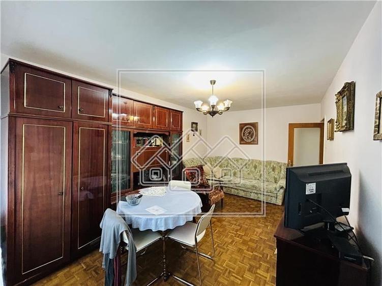 Apartament cu 3 camere decomandat în Ștrand