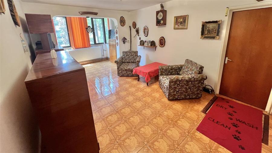 Apartament cu 3 camere semidecomandat în Astra