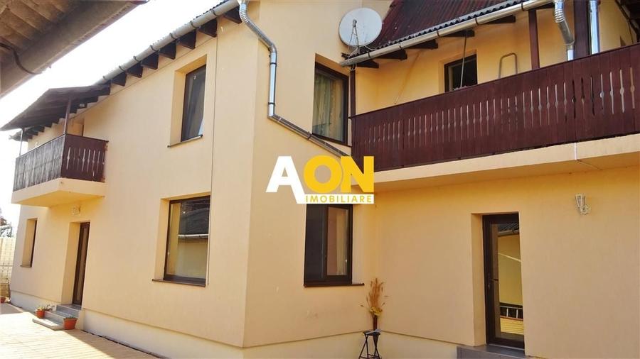 Casă individuală cu 7 camere cu Canalizare în Sântimbru