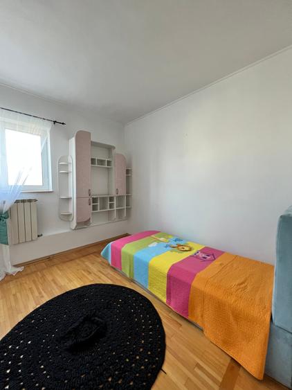 Apartament cu 4 camere decomandat în Central