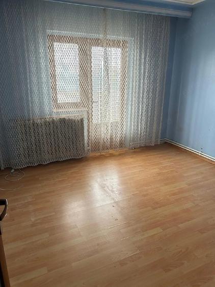 Apartament cu 4 camere decomandat în Radu Negru