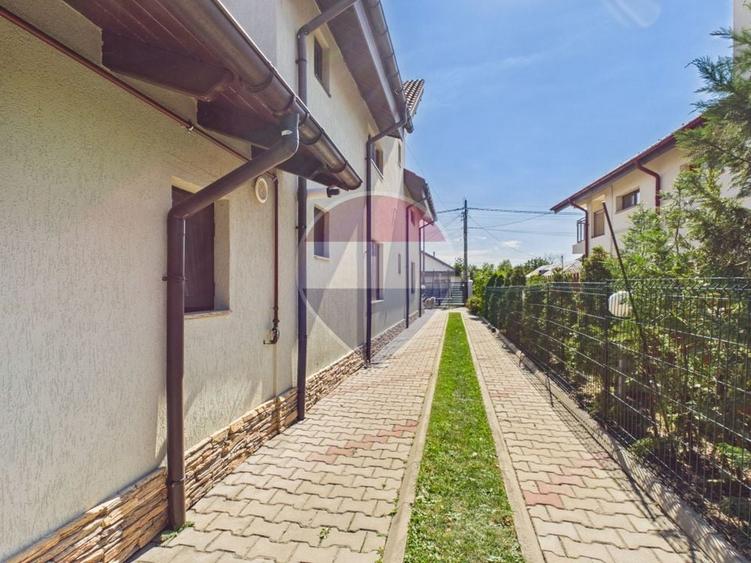 Casă individuală cu 5 camere cu Teren 566 Mp în Golești