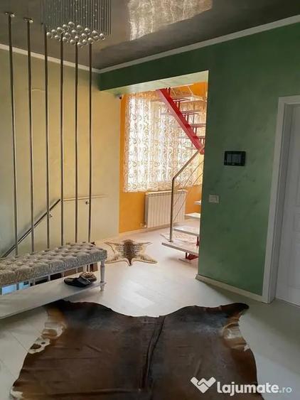 Casă cu 6 camere cu Teren 381 Mp în Central