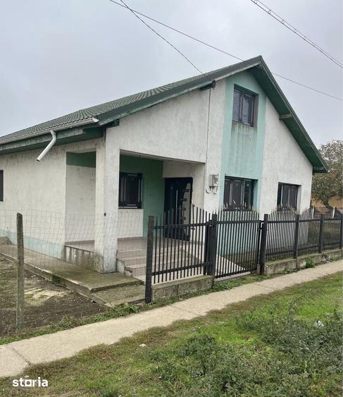 Casă cu 5 camere cu Teren 1000 Mp în Berteștii de Jos