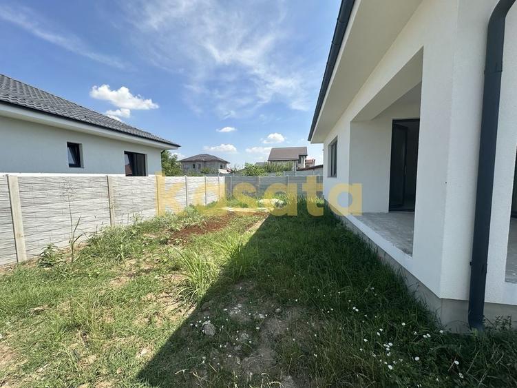 Casă cu 4 camere cu Teren 400 Mp în Domnești