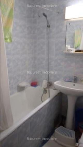 Apartament cu 3 camere semidecomandat în Brâncoveanu