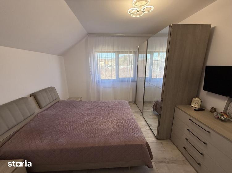 Casă cu 4 camere cu Teren 448 Mp în Bănești