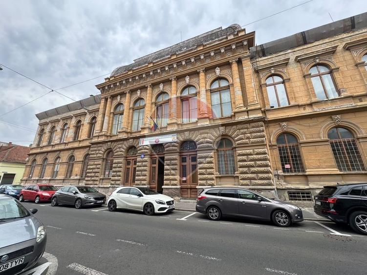 Apartament cu 2 camere semidecomandat în Ultracentral