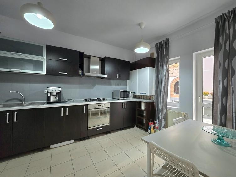 Apartament cu 5 camere în Nordului
