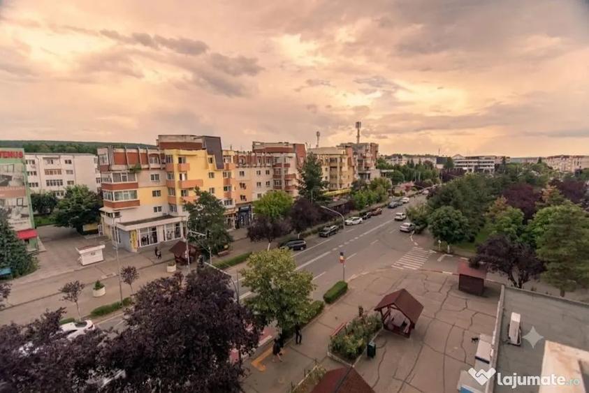 Apartament cu 3 camere decomandat în Ultracentral