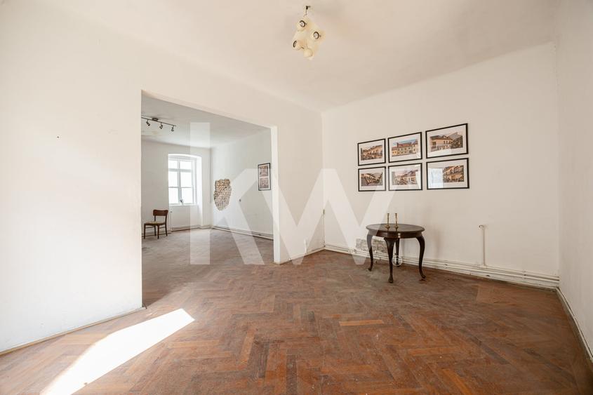 Casă individuală cu 10 camere cu Canalizare în Ultracentral