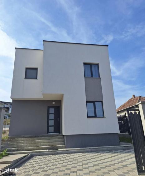 Casă cu 4 camere cu Teren 500 Mp în Central