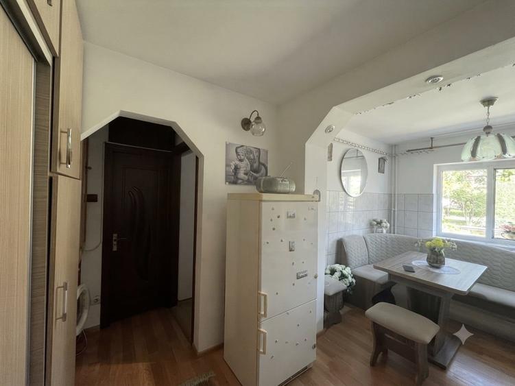 Apartament cu 2 camere decomandat în Nicolina