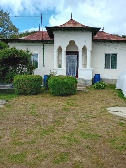 Casă cu Teren 1400 Mp în Vârfuri