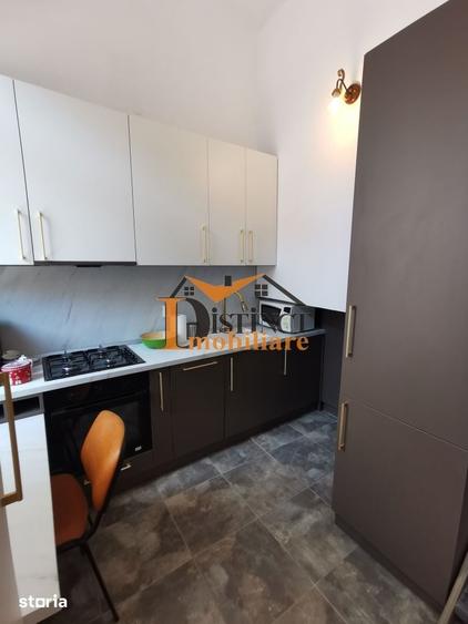 Apartament cu 3 camere decomandat în 15 Noiembrie